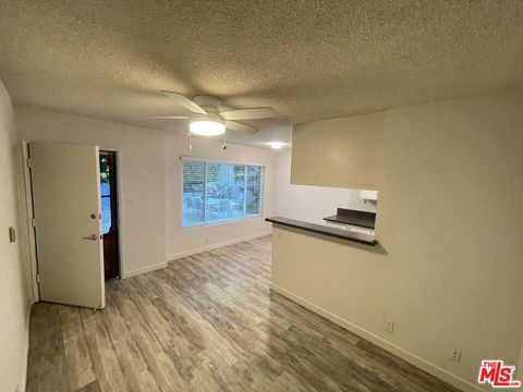 Photo of 25 Navy Street #4, Venice, CA 90291 (MLS # 26832243)