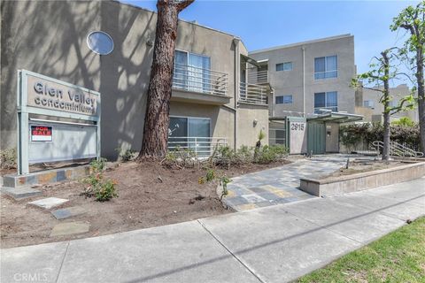 Photo of 2915 Montrose Avenue #525, Glendale, CA 91214 (MLS # GD26076740)