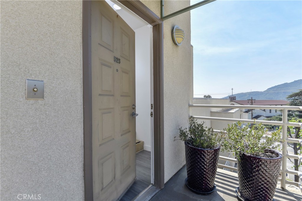 2915 Montrose Avenue 525
