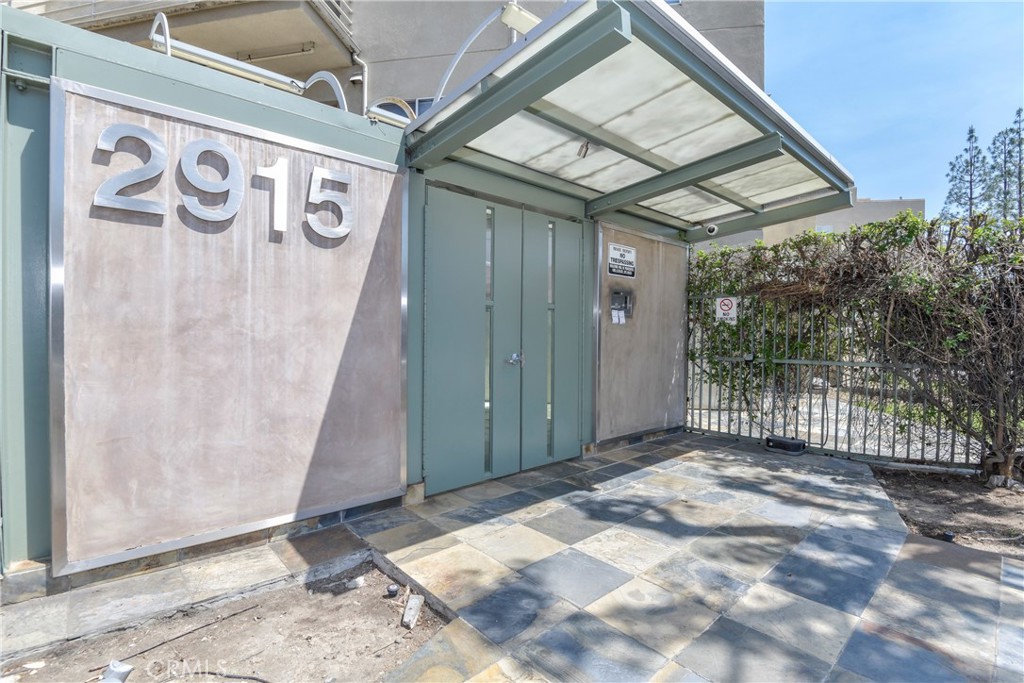 2915 Montrose Avenue 525