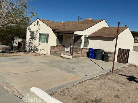 Photo of 729 Mount Vernon Ave, Barstow, CA 92311 (MLS # HD25250046) Photo of 729 Mount Vernon Ave, Barstow, CA 92311 (MLS # HD25250046)