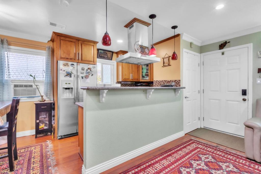 1327 Scossa Avenue 4