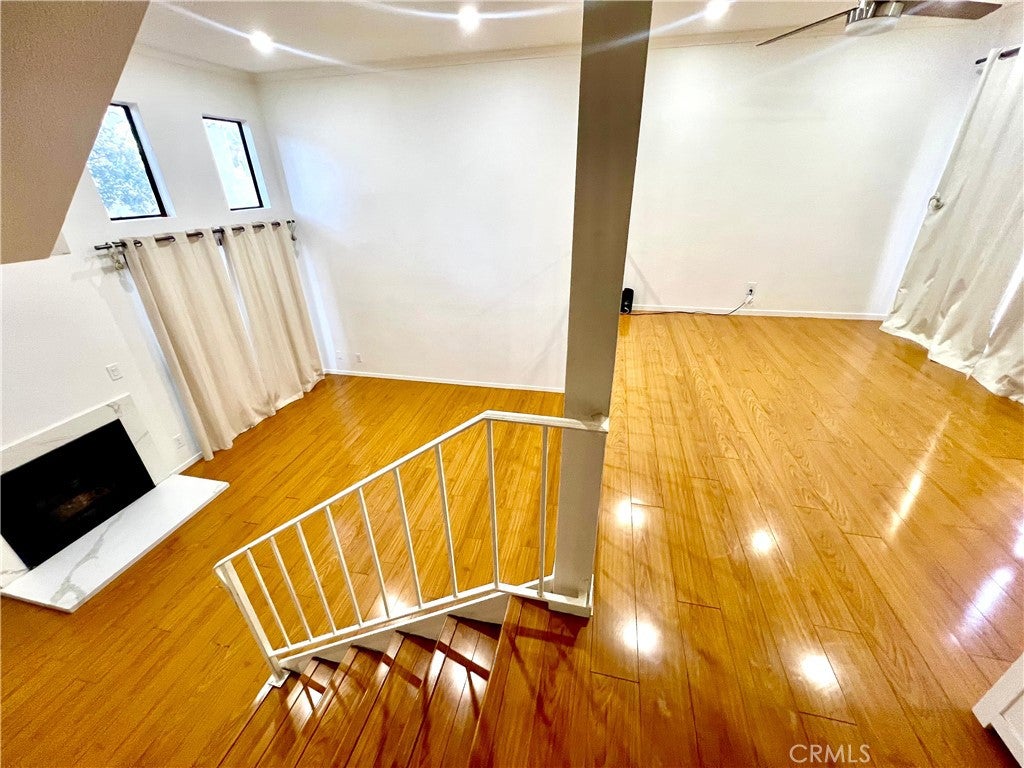 9131 Burnet Ave 23