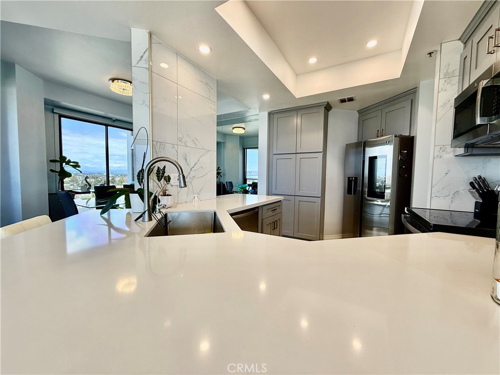 1310 E Ocean Boulevard 906