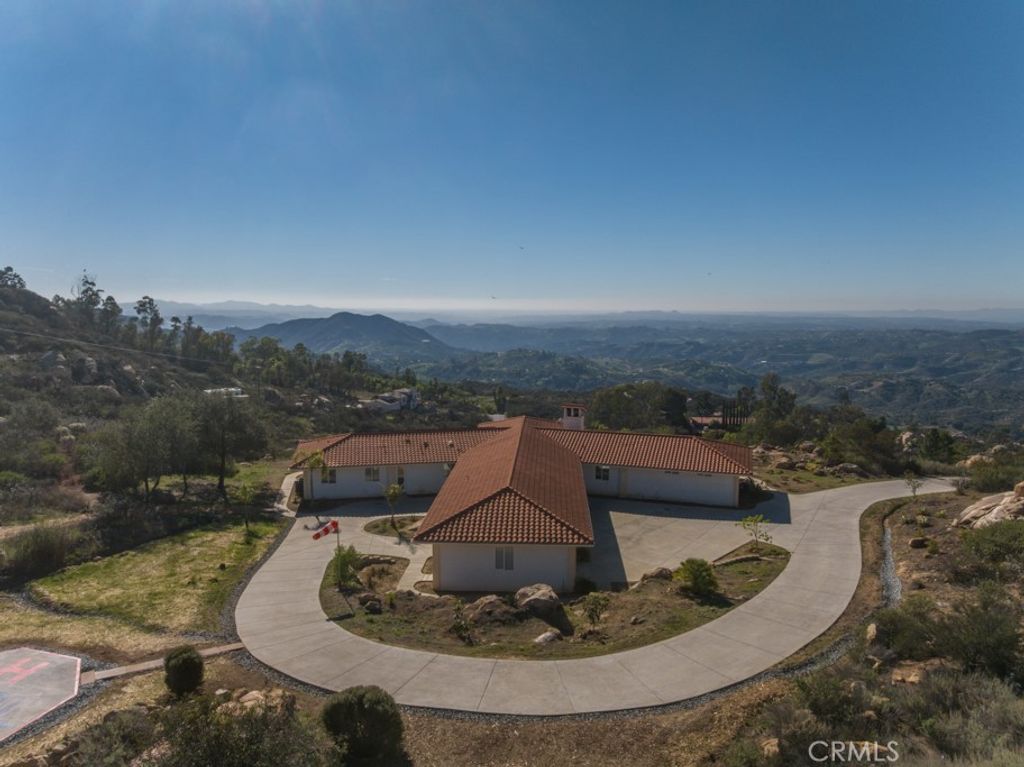 Photo of 1991 Via Ladera, Fallbrook, CA 92028 (MLS # SW26095696)