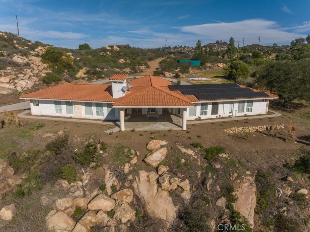 Photo of 1991 Via Ladera, Fallbrook, CA 92028 (MLS # SW26095696)