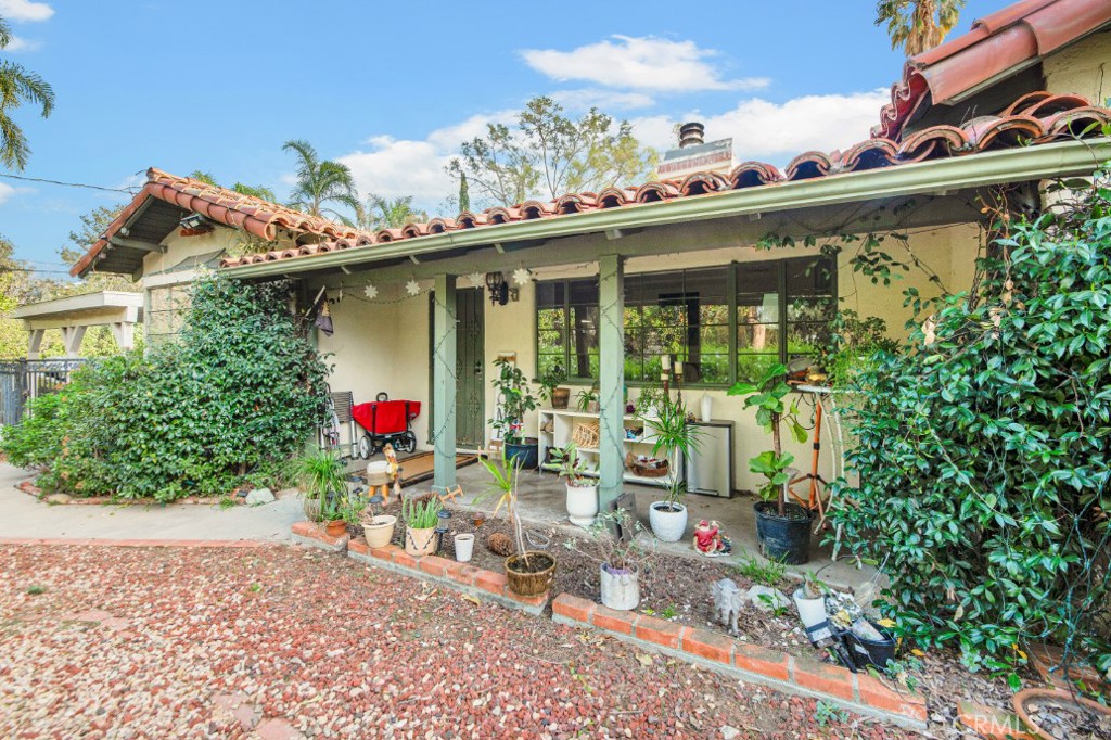 Properties 3 17520 Kingsbury Street