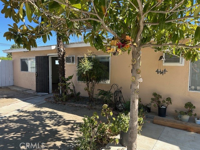 RARE, HARD TO FIND : very quaint & quiet front duplex unit with private fenced/gated yard area. 2 bedroom, 1 bath unit , newer wood laminate & tile flooring, air conditioning units, ceiling fans, indoor laundry hook-ups! Kitchen features Gas Range/Stove and Built-In Microwave Oven. Great east end Simi Valley location that is close to everything! Covered Carport and newer Large 8 x12 Tuff Shed is included for lots of extra storage space. Please call with any questions -or- to schedule a showing. Water and Gardener ARE INCLUDED . . . both Paid by Owner! Refrigerator and Full-Size Washer & Dryer included without warranty or guarantee.