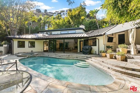 Photo of 1615 Marmont Avenue, Los Angeles, CA 90069 (MLS # 25594535)