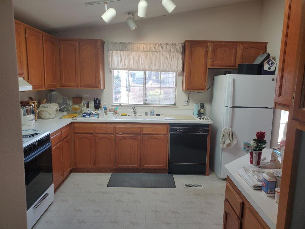 376 Los Encinos Court 376