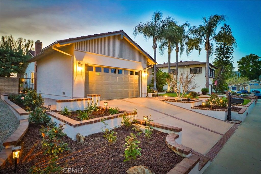Photo of 2747 Granvia Place, Thousand Oaks, CA 91360 (MLS # SR25233261)