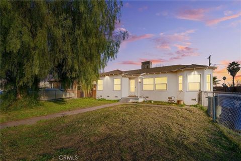 Photo of 508 El Prado Dr, Bakersfield, CA 93304 (MLS # NS26086723)