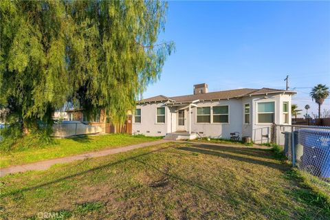 Photo of 508 El Prado Dr, Bakersfield, CA 93304 (MLS # NS26069494)