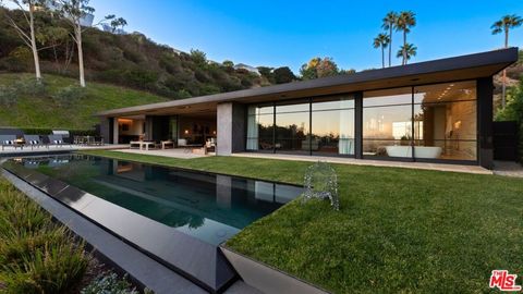 Photo of 530 Leslie Lane, Beverly Hills, CA 90210 (MLS # 25566133)