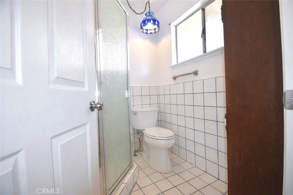 Properties 4 2038 W Victoria