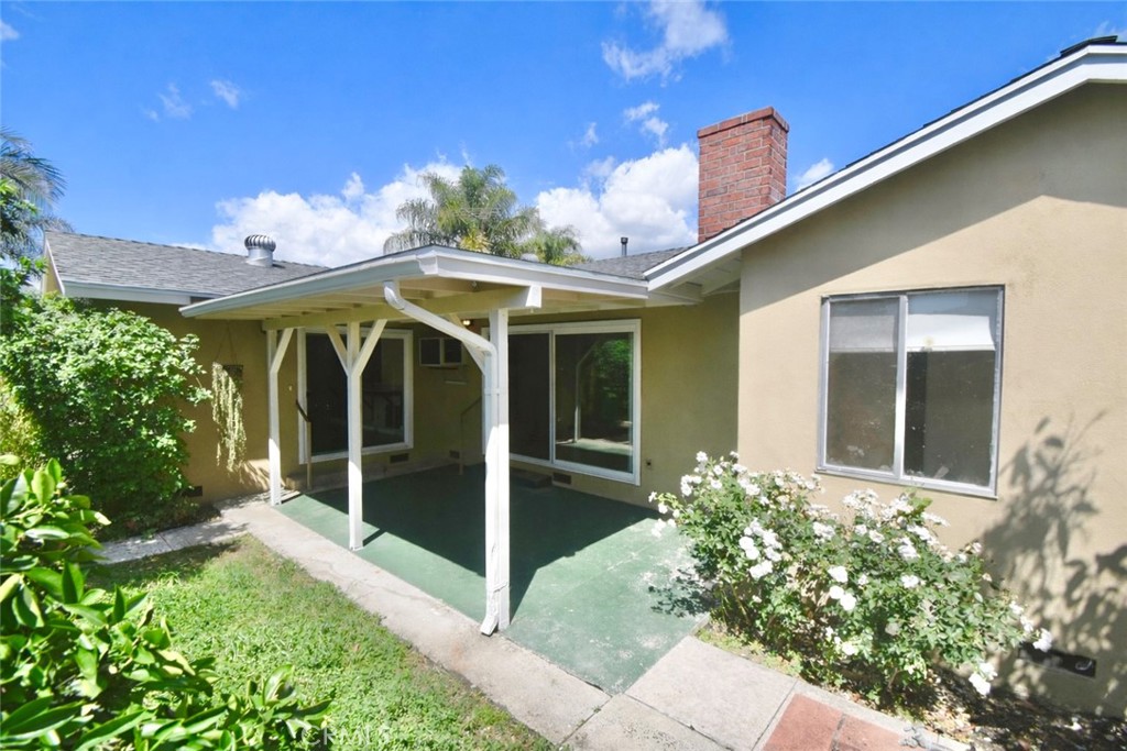 Properties 2 2038 W Victoria