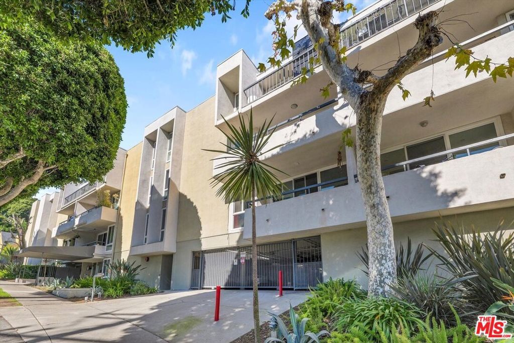 Photo of 8535 W West Knoll Drive #111, West Hollywood, CA 90069 (MLS # 25622007)