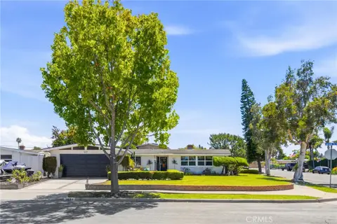 1697 Labrador Dr, Costa Mesa, CA 92626 - MLS#: OC26148613