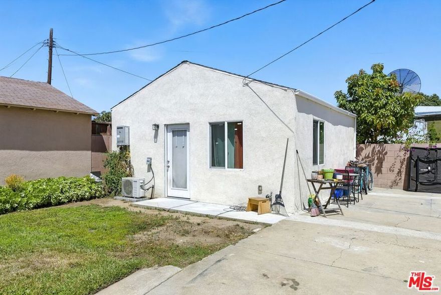 FOR LEASE! Modern, detached studio home in North West Inglewood. Step into modern living with this bright and open studio unit. Featuring a full kitchen, with an oven, microwave, dishwasher, washer and dryer; air conditioning and more! Additional features include an EV charger, solar panels, parking + more! Located close to the 405 and 105 freeways, LAX, SoFi Stadium, Hollywood Park and the new Intuit Dome. (Also for Lease: FRONT UNIT, 3 bedroom / 2 bathroom home with tasteful upgrades, a fireplace and more! Ample parking with separate driveways/entrances for each unit!)