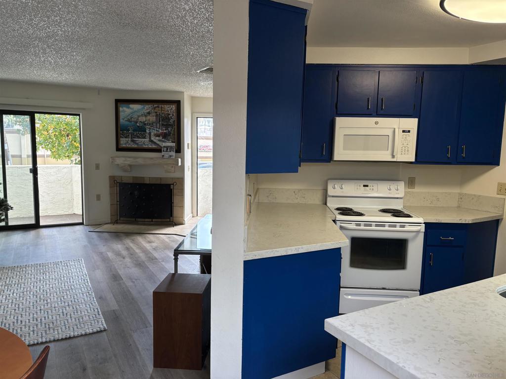 3823 Caminito Litoral 208