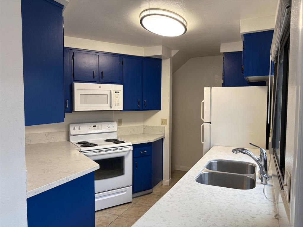 3823 Caminito Litoral 208