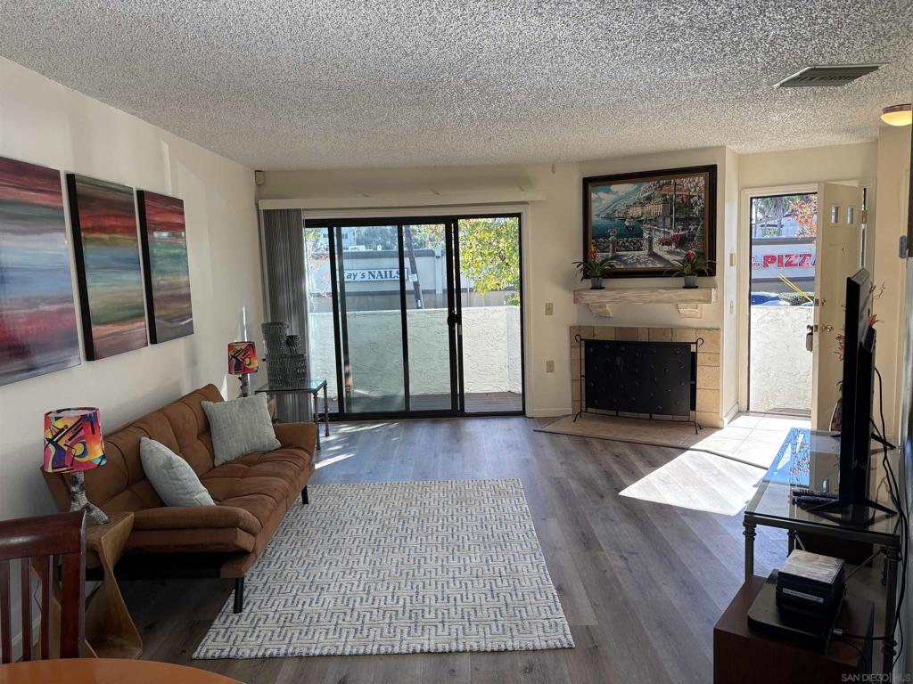 3823 Caminito Litoral 208