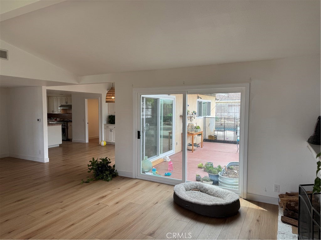 851 Saint Clair
