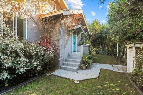 Photo of 1602 Locust Avenue, Long Beach, CA 90813 (MLS # SR26013460)