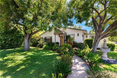 Photo of 5802 Tobias AVE, Los Angeles, CA 91411 (MLS # SR26193233)