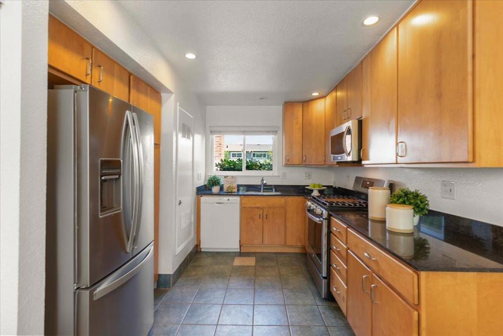 1508 Wildrose Way