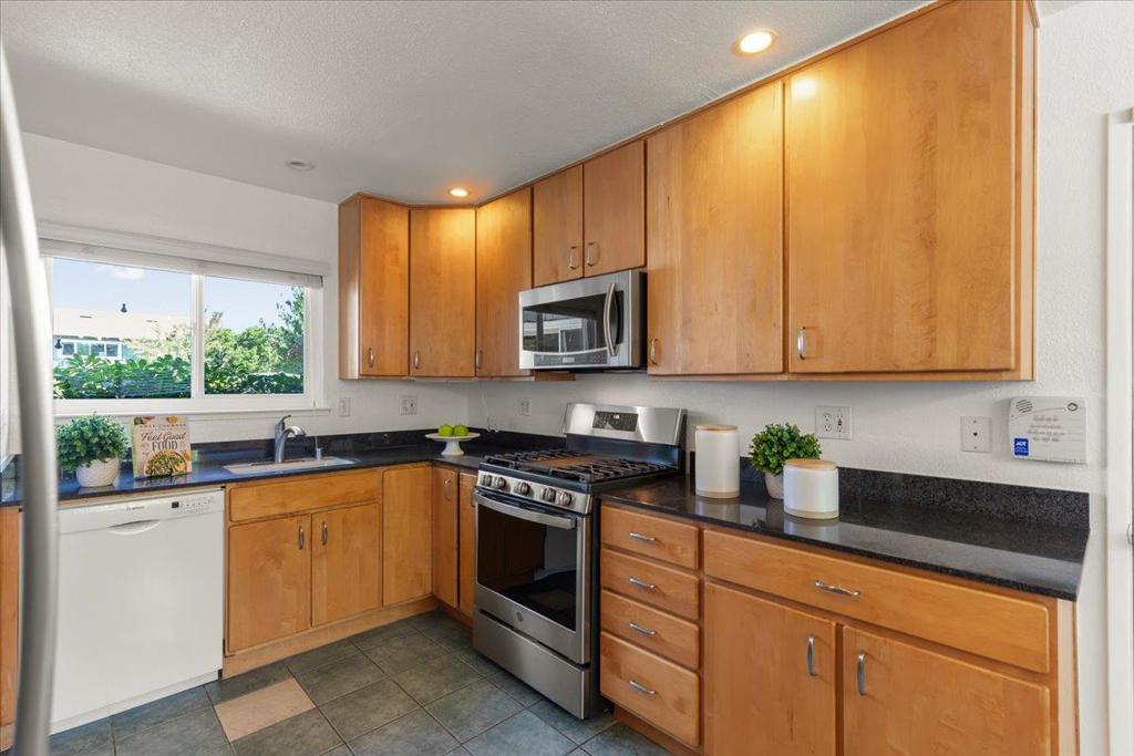 1508 Wildrose Way