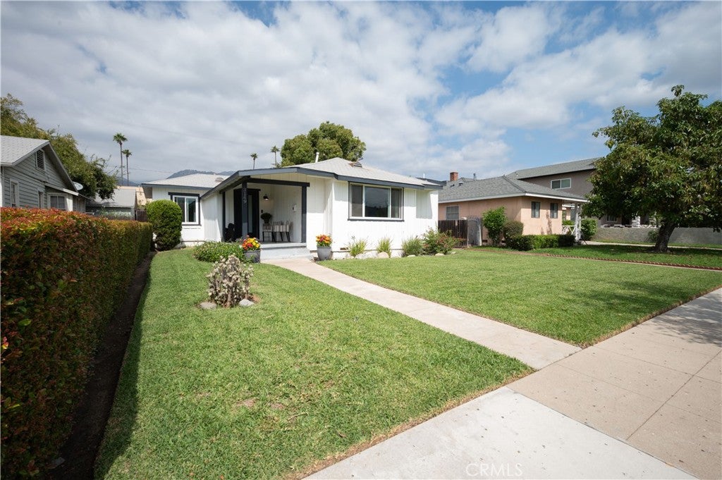 3149 E Green