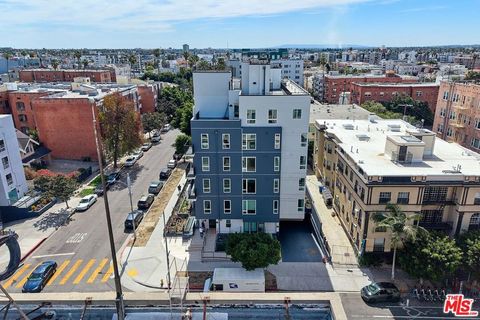 Photo of 707 S Berendo Street #203, Los Angeles, CA 90005 (MLS # 26662213)