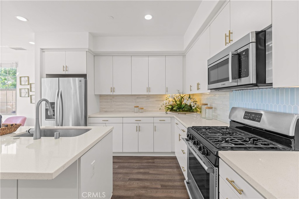56 Bay Layrel