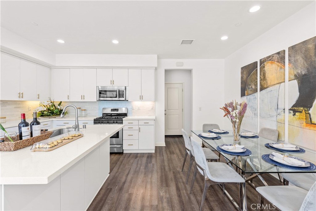 56 Bay Layrel