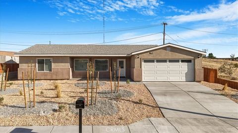 Photo of 16105 Tawney Ridge Ln, Victorville, CA 92394 (MLS # IV25255585)