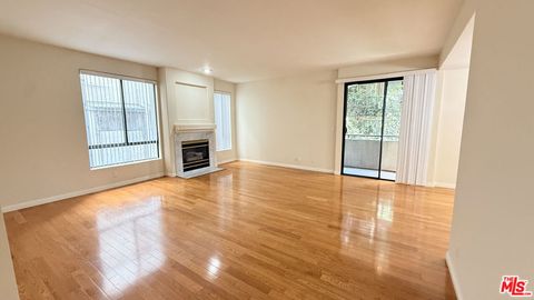 Photo of 910 S Bedford Street #107, Los Angeles, CA 90035 (MLS # 25615735)