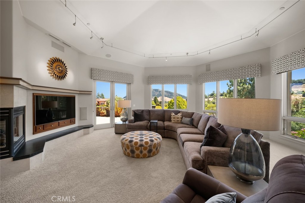 940 Pasatiempo Drive