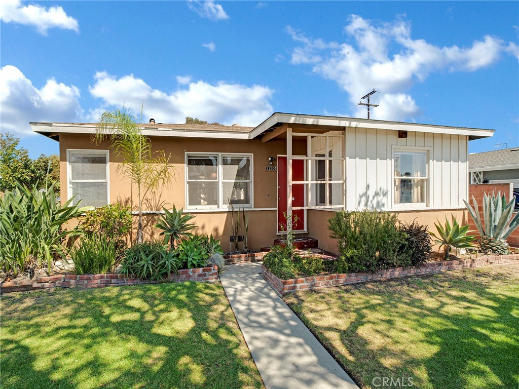 Unique Opportunity in the Highly Desirable Neighborhood of Holly Glen. Located among much more expensive homes, this 3 Bedroom 1.75 Bath Fixer is situated on a corner lot with a detached 2 car garage and filled with potential. A Classic Floorplan with hardwood floors, a Primary Bedroom with attached Bathroom, inviting curb appeal, plus private rear grounds. Located in the distinguished Wiseburn School District and walking distance to the newly renovated Holly Glen Park with colorful playground, wading pool, workout stations, basketball, tennis and the Glasgow jogging path. Minutes to the Beach, Manhattan Beach Village with upscale dining, shopping, entertainment and transportation. Location, Location, Location This is the one you’ve been looking for and it's priced to sell!