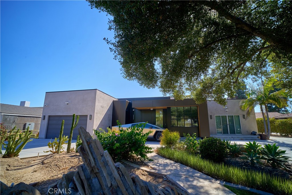 Introducing a brand-new luxury ADU for lease in the prestigious Sunny Hills Estates of Fullerton! This fully furnished LUXURY LIVE/WORK loft offers a rare opportunity to experience modern living in one of Fullerton's most exclusive and sought-after neighborhoods.
Designed with contemporary architecture and high-end finishes throughout, this newly constructed ADU features a fully functional kitchen, stylish living area, in-unit laundry, and one-car shared garage. Enjoy the seamless blend of comfort and sophistication in this turn-key corporate housing unit—perfect for professionals, executives, or remote workers.
Nestled in a peaceful hillside setting, the property is located within walking distance to award-winning Sunny Hills High School and minutes from Downtown Fullerton, parks, shopping, dining, and major freeways. This rare offering provides luxury, privacy, and convenience in a tranquil residential environment with a strong sense of community and security.
