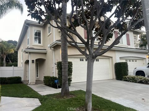 Photo of 18586 Park Meadow Ln, Huntington Beach, CA 92648 (MLS # PW26047783)
