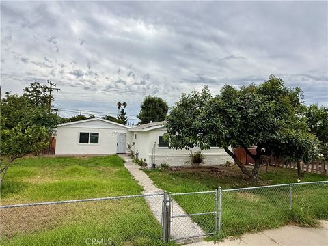 Photo of 665 N Pepper Ave, Rialto, CA 92376 (MLS # IV25224885)