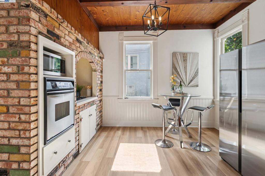 CENTRAL ALAMEDA - Residential Income