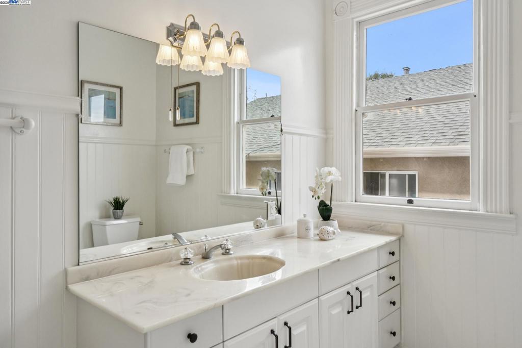 CENTRAL ALAMEDA - Residential Income