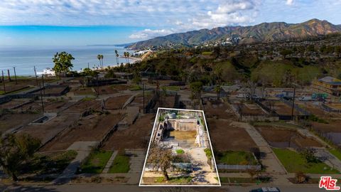 Photo of 533 Via De La Paz, Pacific Palisades, CA 90272 (MLS # 26640941)