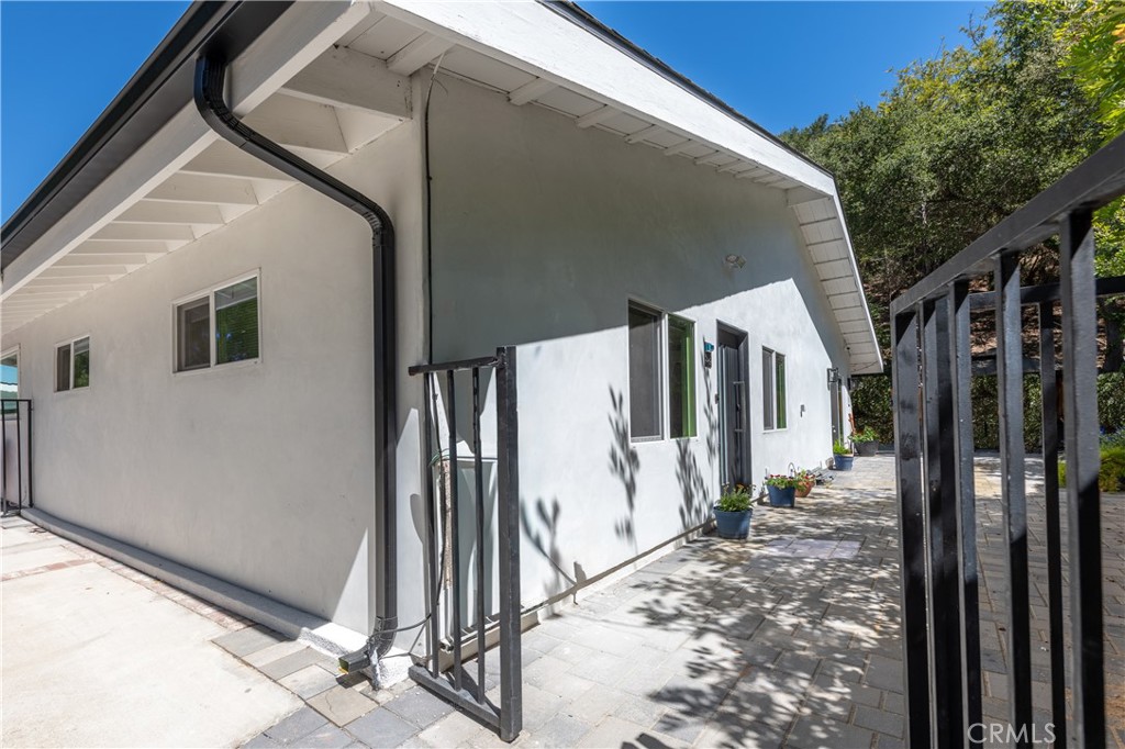 Welcome to this stunning, newly constructed 1 bedroom, 1.5 bathroom ADU located in one of Sherman Oaks' most desirable neighborhoods. This S. of the blvd. private guest house features a modern open layout with a full kitchen, large center island, stainless steel appliances, and plenty of cabinet space. The bright and airy living area flows into a spacious bedroom with a nice size closet and a stylish full bathroom with walk-in shower. You'll also enjoy recessed lighting, hardwood flooring throughout, and private entrance. Tucked away on a quiet residential street, just minutes from Ventura Blvd shops, restaurants, and easy freeway access. Ideal for someone who is looking for comfort, convenience, and privacy in one of the Valley’s best neighborhoods.