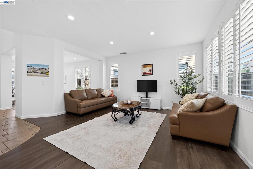 2661 Zepher Ct