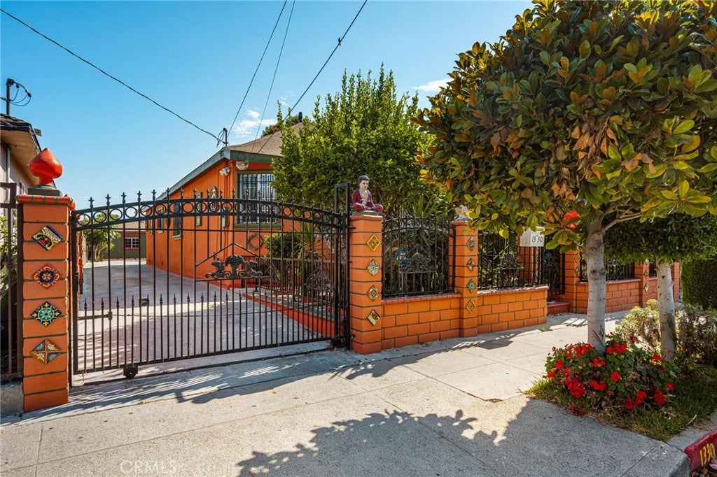 1330 E 33rd ST, Los Angeles CA 90011