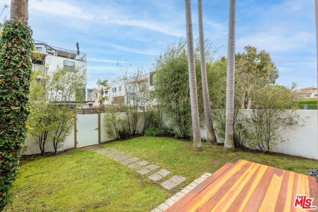Photo of 28 Westwind Street, Marina Del Rey, CA 90292 (MLS # 26655445)