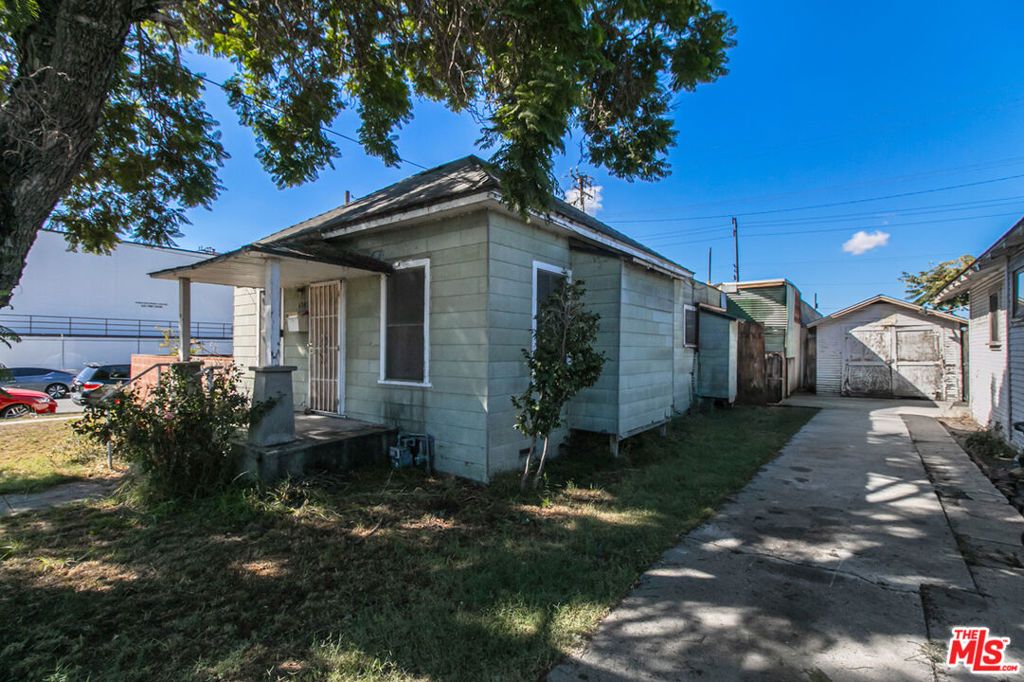 Photo of 6541 Regent Street, Huntington Park, CA 90255 (MLS # 25607869)